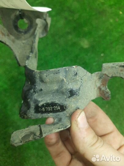 Кронштейн правый Bmw 316I F30 N13B16A 2013