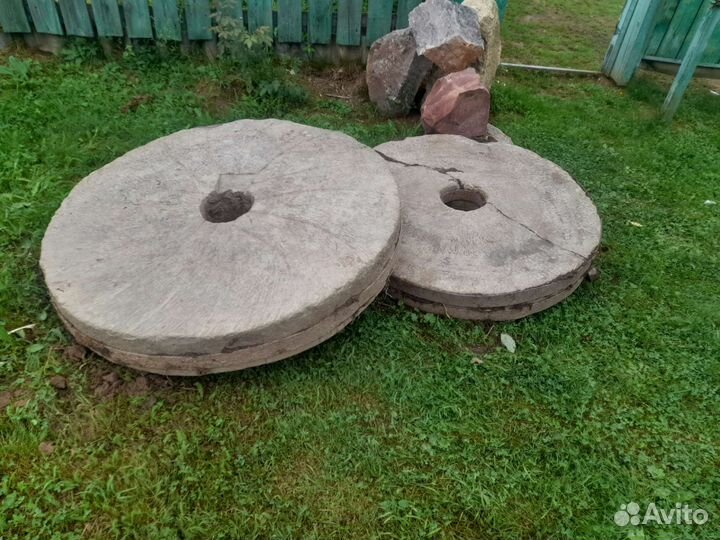 Каменные жернова