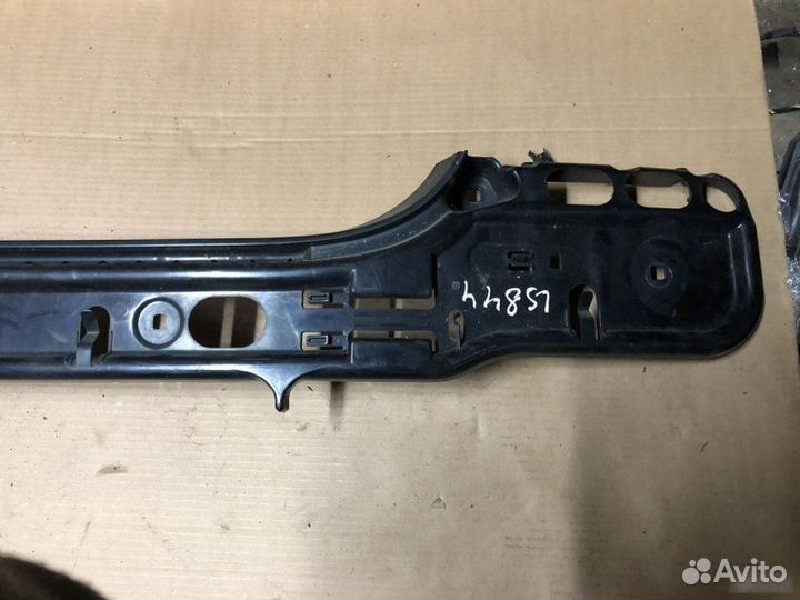 Среднее крепление бампера заднее Bmw E60