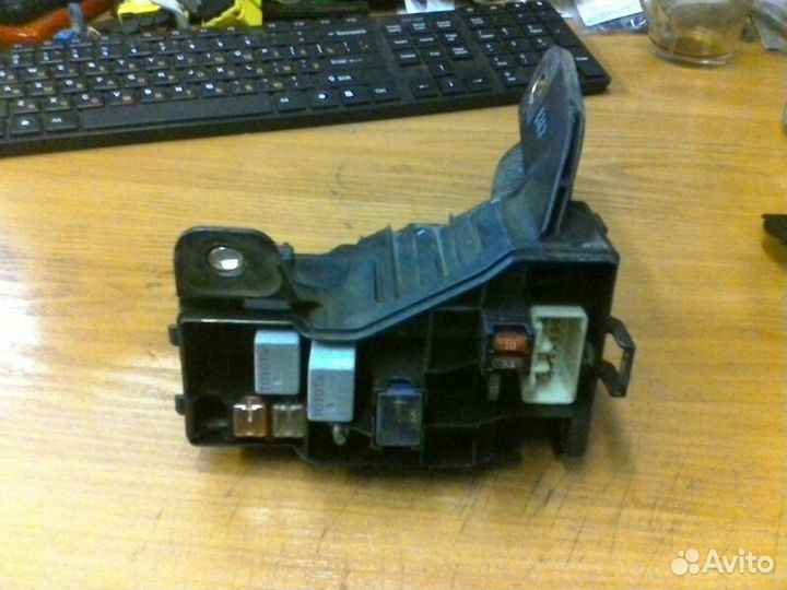 Блок предохранителей Toyota Avensis 2 хэтчбек 1ZZ