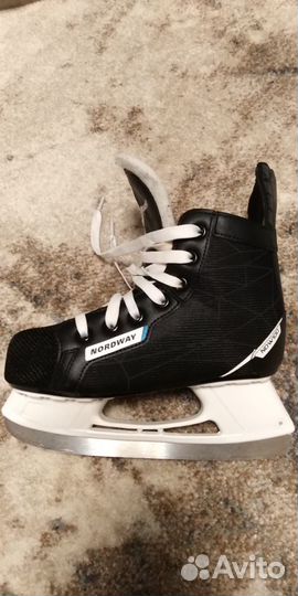 Продам коньки хоккейные р.35 (как новые)