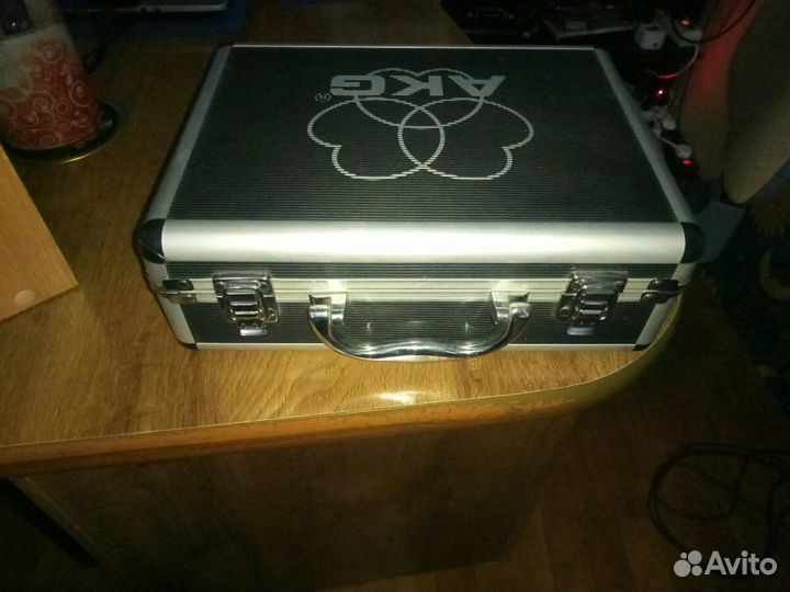 Студийный конденсаторный микрофон AKG C4500B-BC