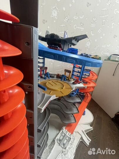 Hot wheels ultimate garage Мега гараж с гориллой