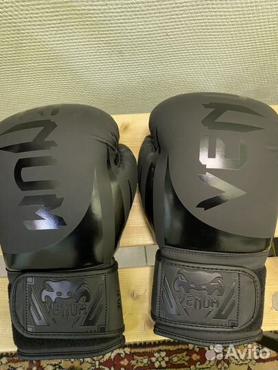 Боксерские перчаики Venum 12 oz оригинальные