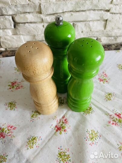 Солонка и другая кухонная утварь