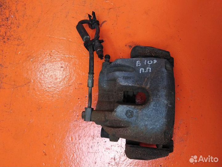 Суппорт тормозной передний правый Jeep Grand