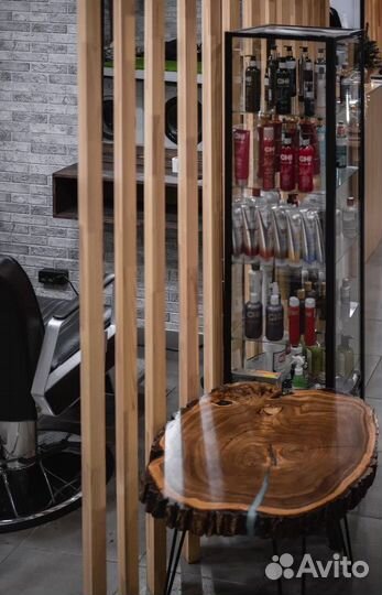 Аренда стеллажа, полки, витрины для шоурума