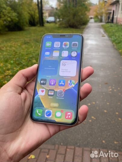 iPhone X, 64 ГБ