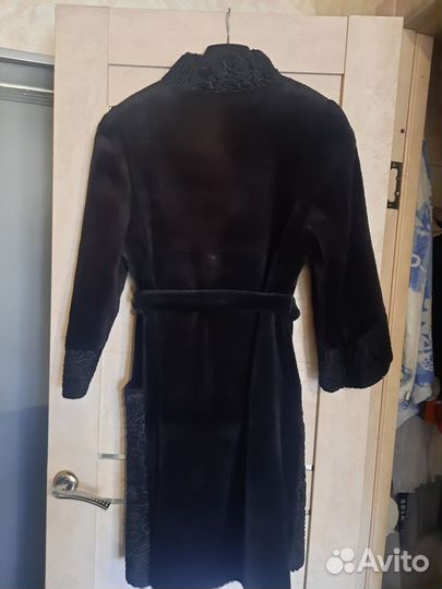 Шуба из стриженной нутрии с отделкой из каракуля