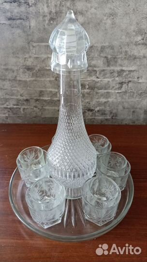 Графин со стопками