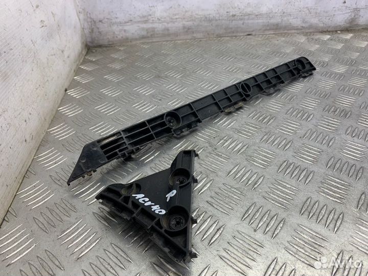 Кронштейн бампера задний правый Toyota Camry V40