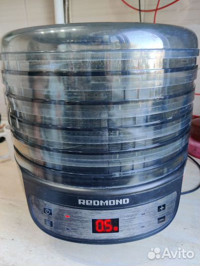Электросушилка Redmond для овощей и фруктов