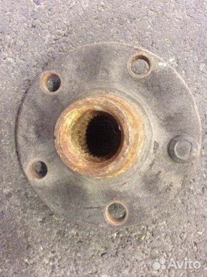 Ступица передняя левая Toyota Corolla E90