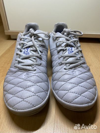 Футбольные бутсы (шиповки)