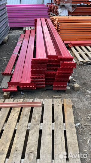 Гравитационные стеллажи на склад