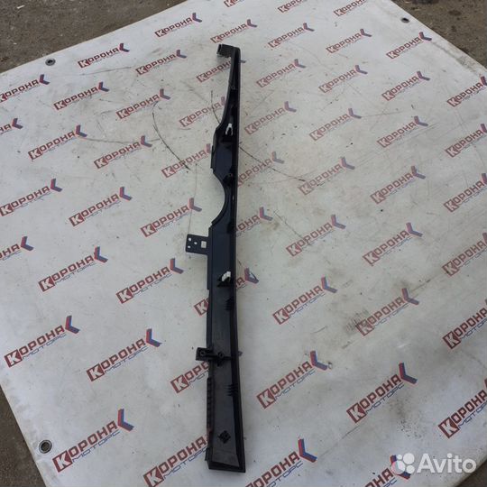 Панель центральной консоли правая (длинная) KIA M