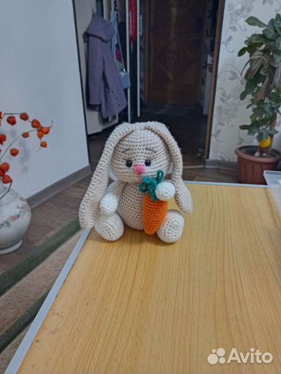 Вязаные игрушки заяц