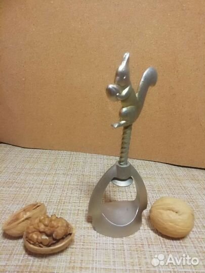 Орехокол - сувенир, Белочка