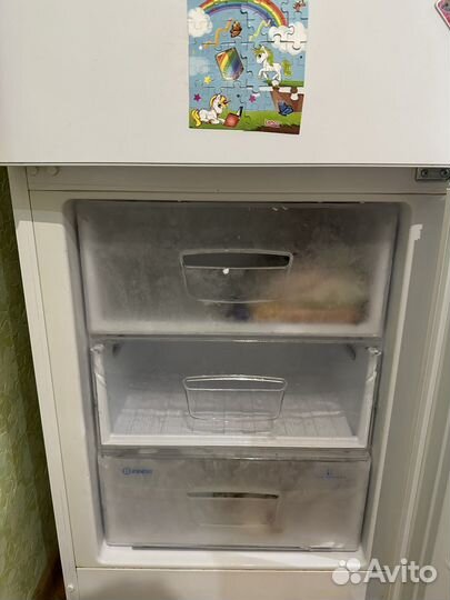 Холодильник бу indesit
