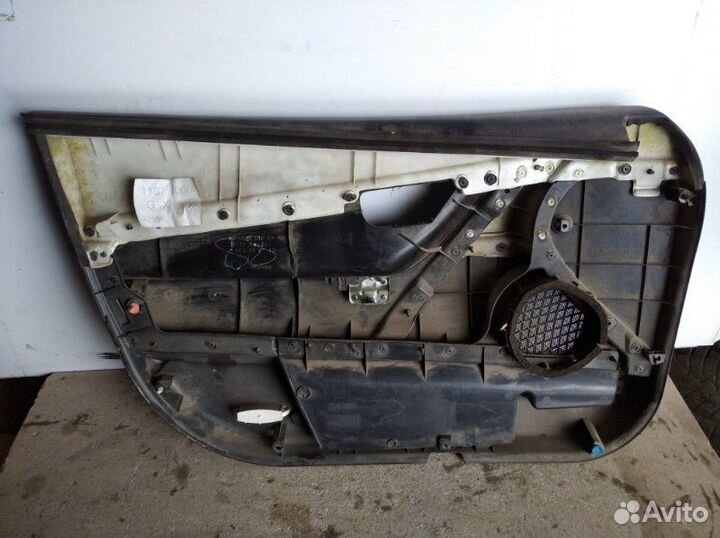 Обшивка двери передняя правая Nissan Primera P12