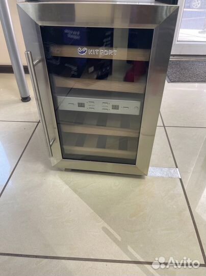Винный холодильник (шкаф) Kitfort KT-2404