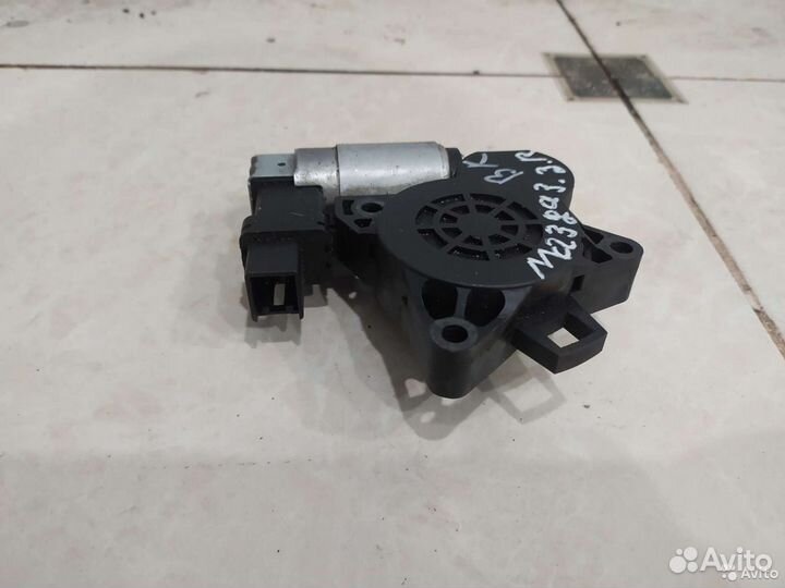 Моторчик стеклоподьемника задний правый Mazda 3 BK