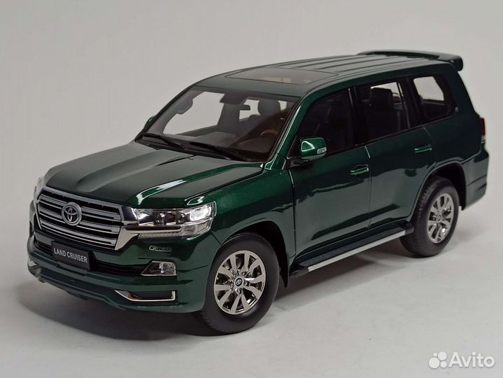 Toyota Land Cruiser 200 (LHD) Green 1:18 Kengfai