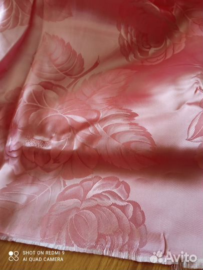 Отрез атласа двухстороннего с рисунком ГДР