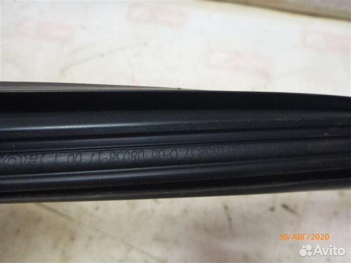 Уплотнительная резинка стекла передняя правая