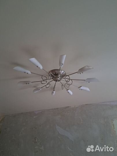 Люстра и светильник