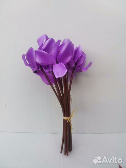 Цветок искусственный Цикламен в букете