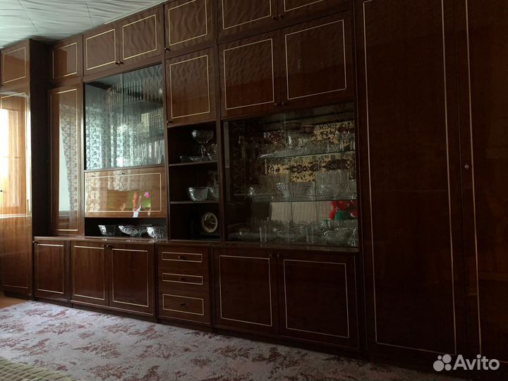 Стенка в гостиную со шкафами и антрессолью