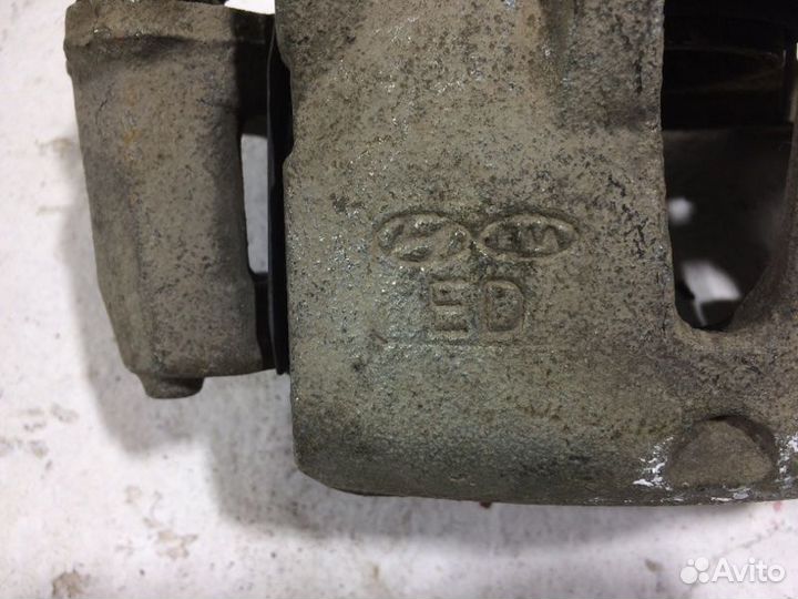 Суппорт передний передний левый Kia Ceed 1 ED