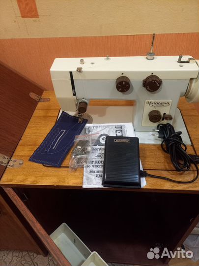 Швейная машина Чайка 143