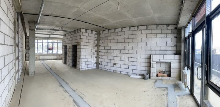 Торгово-офисное помещение сквозного типа/первая ли