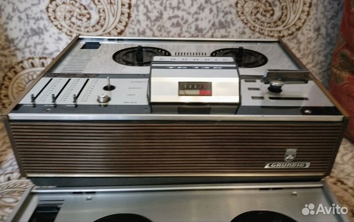 Катушечный магнитофон Grundig