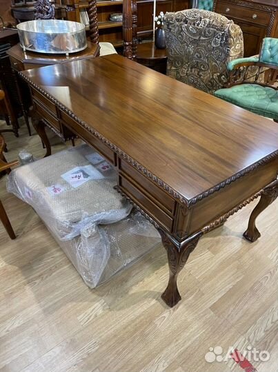 Письменный стол