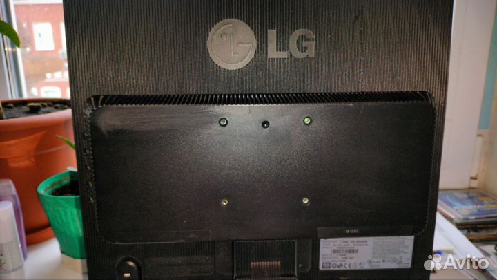 Монитор LG