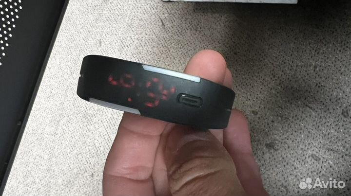 Часы монохром