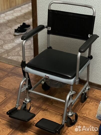Кресло-коляска с санитарным оснащением