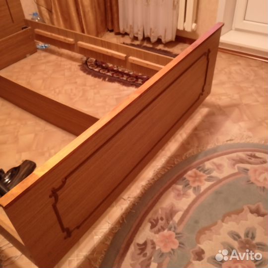 Кровать двухспальная бу без матраса