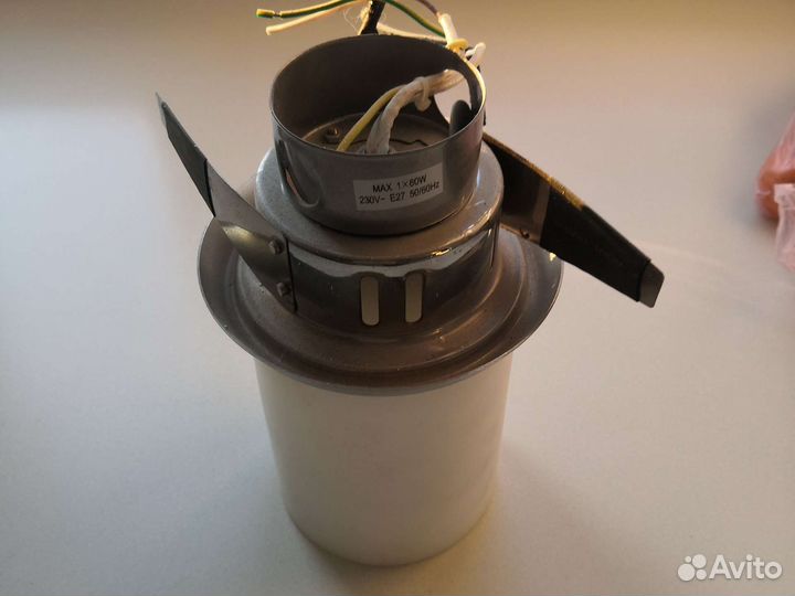 Светильник в форме стакана