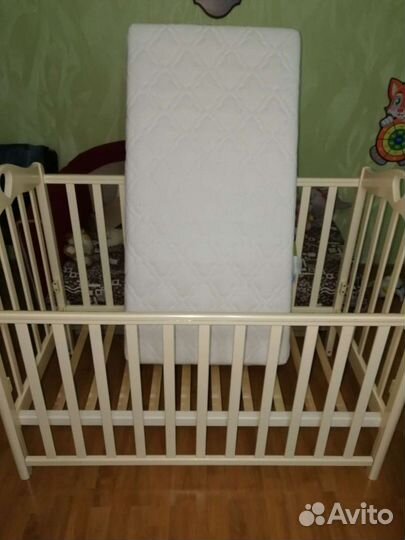 Детская кроватка с маятником + матрас