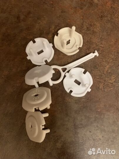 Защита с ключом от детей в розетки