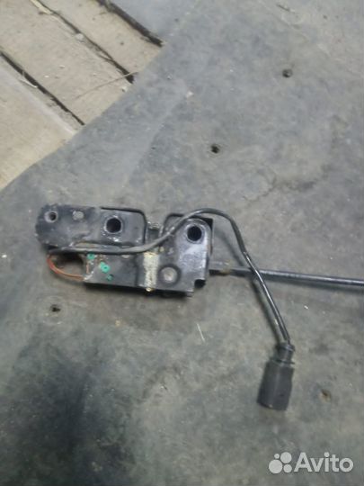 Замок капота Шкода Октавия