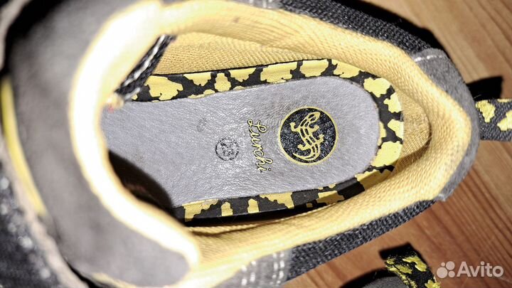 Кроссовки детские 28