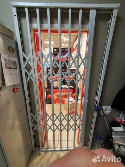 Решетка раздвижная на двери