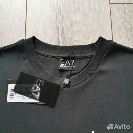 Футболка EA7