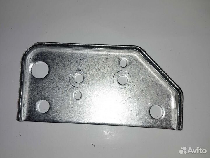 Кронштейн клапан системы контр.выхлопа mitsubishi