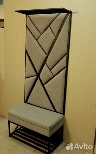 Вешалка и банкетка